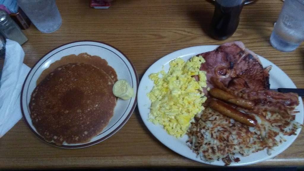 Mollies Kountry Kitchen | restaurant | 16727 Bear Valley Rd # 120, Hesperia, CA 92345, USA | 7609493031 OR +1 760-949-3031