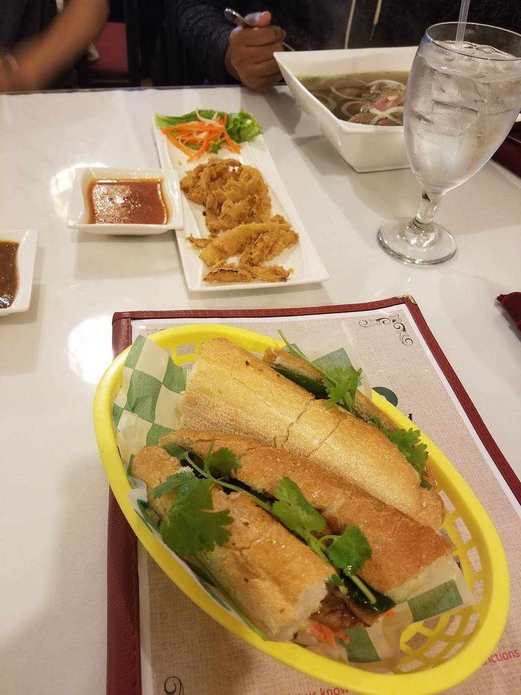 vPho | restaurant | 2671 Kirkwood Hwy, Newark, DE 19711, USA | 3023693993 OR +1 302-369-3993