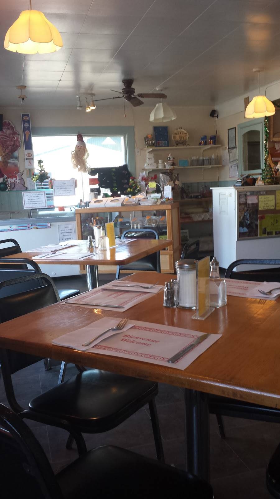 Restaurant Le Villageois | restaurant | 289 QC-323, Brébeuf, QC J0T 1B0, Canada | 8194258282 OR +1 819-425-8282