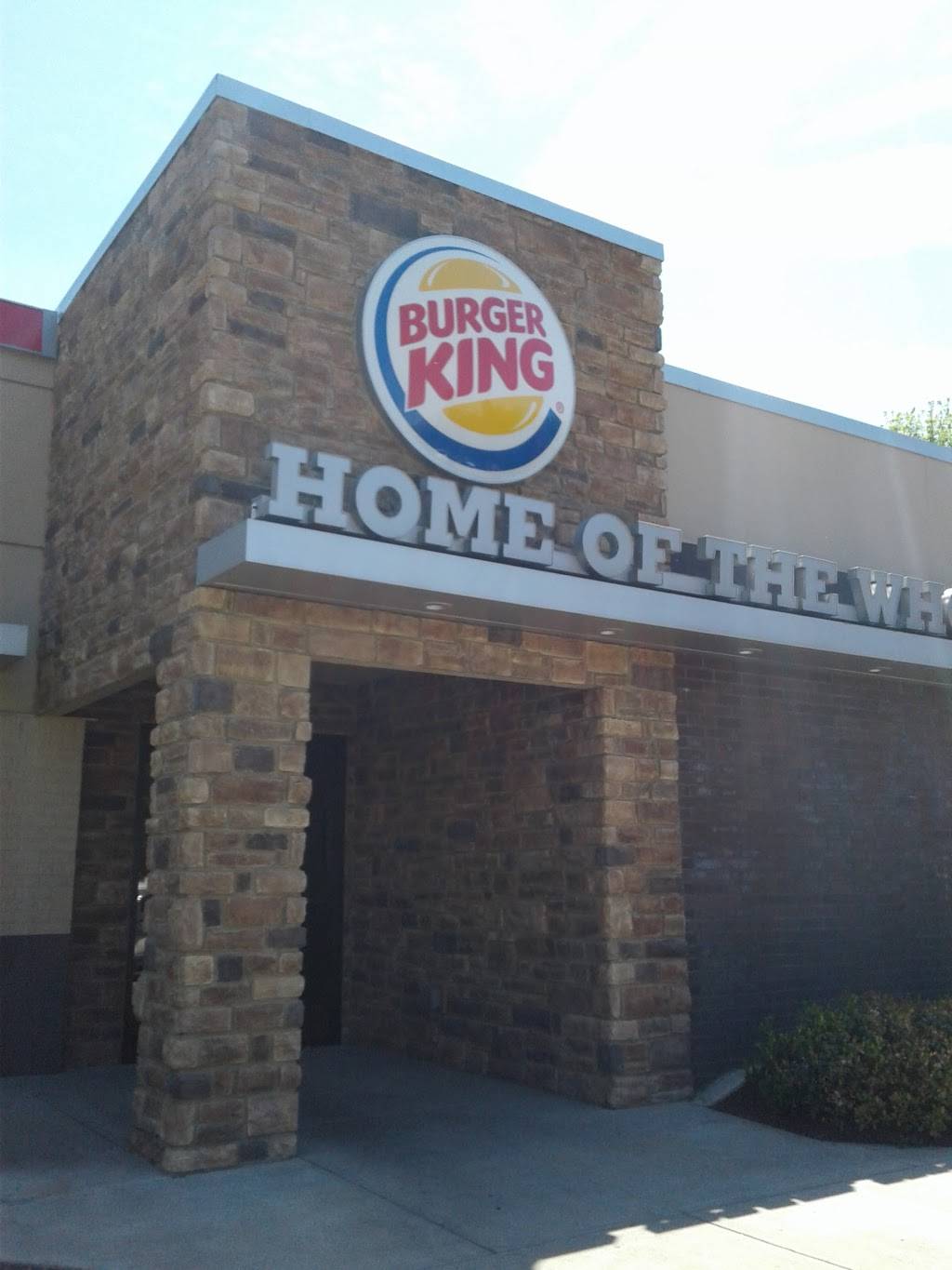 Burger King | restaurant | 6869 Winchester Rd, Memphis, TN 38115, USA | 9013680707 OR +1 901-368-0707