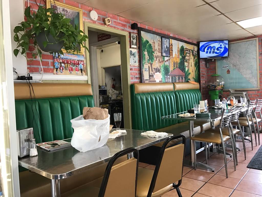 Cenaduria Gumacus | restaurant | 8646 State St, South Gate, CA 90280, USA | 3235665522 OR +1 323-566-5522