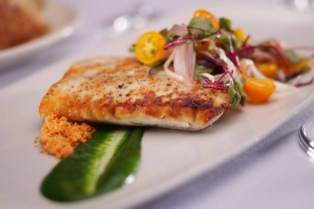 Hugos Frog Bar & Chop House | restaurant | 3000 S River Rd, Des Plaines, IL 60018, USA | 8477685200 OR +1 847-768-5200