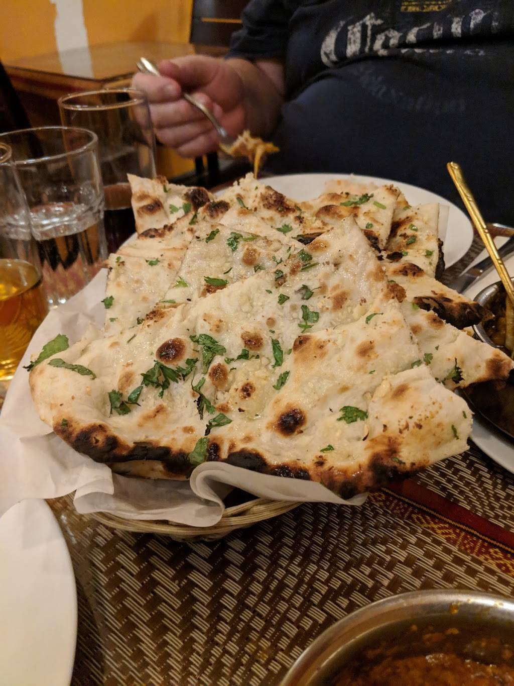 Om Restaurant | restaurant | 1439 Queen St W, Toronto, ON M6R 1A1, Canada | 4165323901 OR +1 416-532-3901