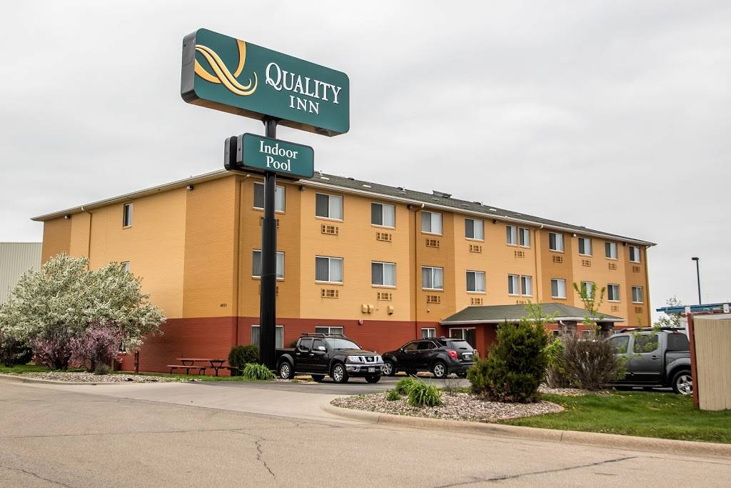 Quality Inn | restaurant | 4055 McDonald Dr, Dubuque, IA 52003, USA | 5635563006 OR +1 563-556-3006