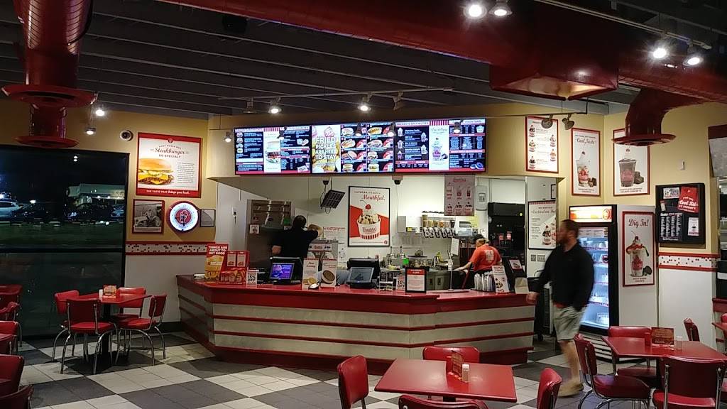 Freddys Frozen Custard & Steakburgers | restaurant | 2407 N 14th St, Ponca City, OK 74601, USA | 5807495944 OR +1 580-749-5944