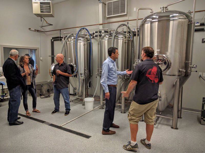 Red Crow Brewing Company | restaurant | 1062 W Santa Fe St, Olathe, KS 66061, USA | 9134409852 OR +1 913-440-9852