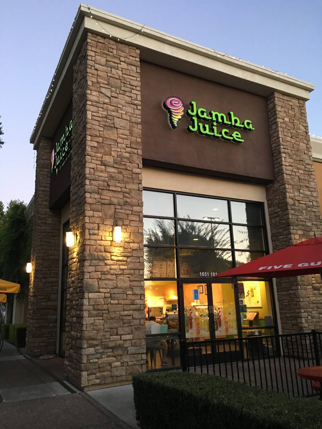 Jamba Juice Nut Tree Village | restaurant | 3113, 1651 E Monte Vista Ave #101, Vacaville, CA 95688, USA | 7074557302 OR +1 707-455-7302