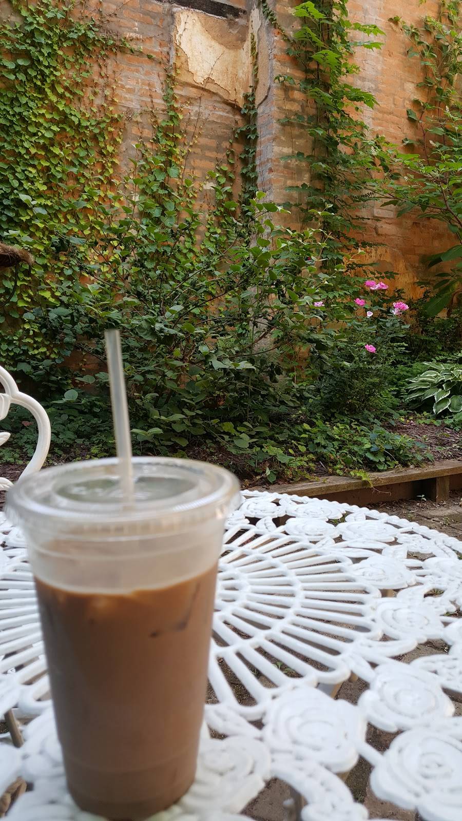 Jilly Beans Coffee House | cafe | 2 N Howell St, Hillsdale, MI 49242, USA | 5174373338 OR +1 517-437-3338