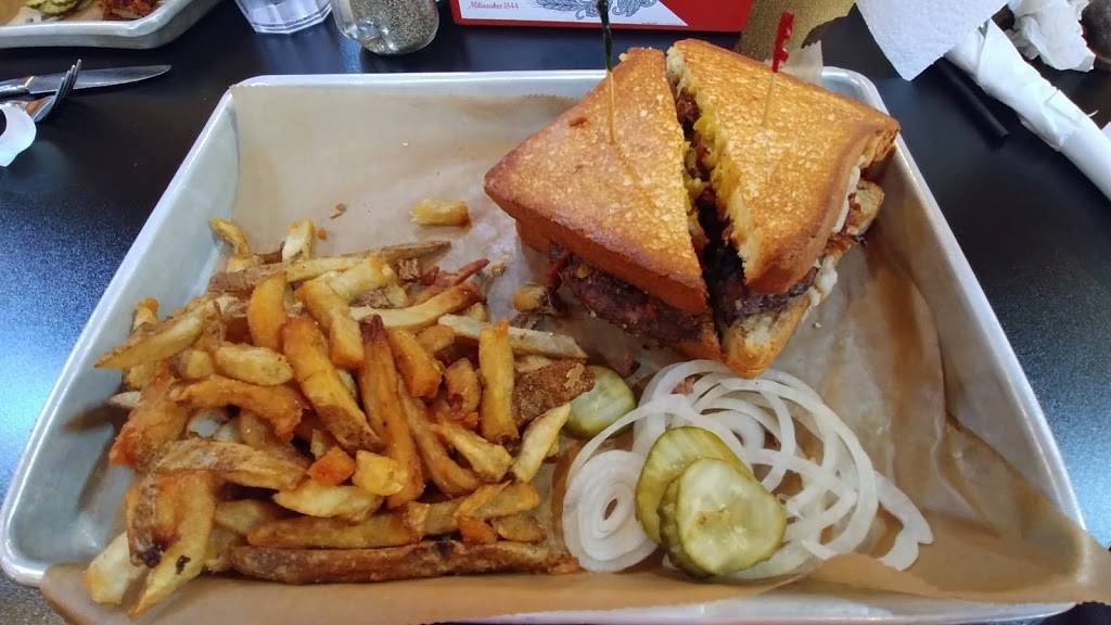 Parker Johns BBQ & Pizza - Menasha | restaurant | 124 Main St, Menasha, WI 54952, USA | 9202156568 OR +1 920-215-6568