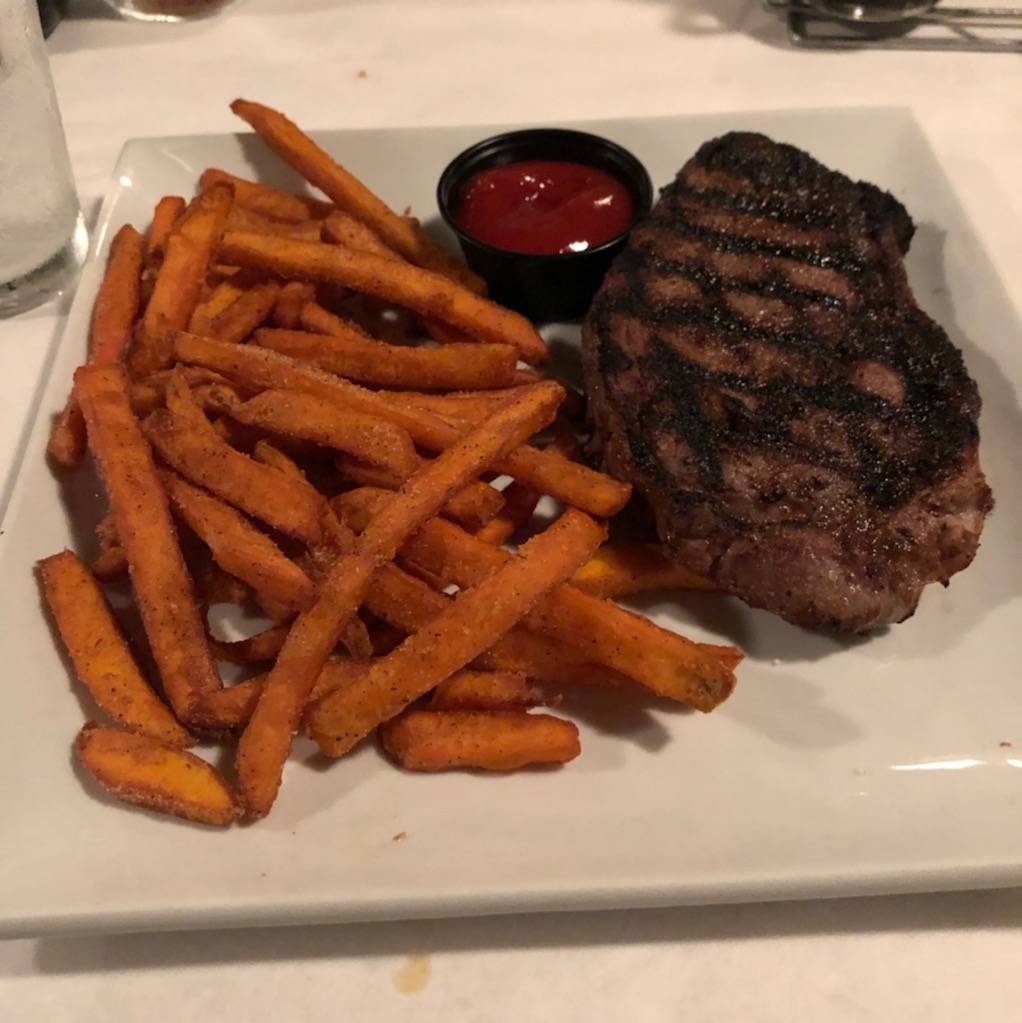 Simp McGhees | restaurant | 725 Bank St, Decatur, AL 35601, USA | 2563536284 OR +1 256-353-6284