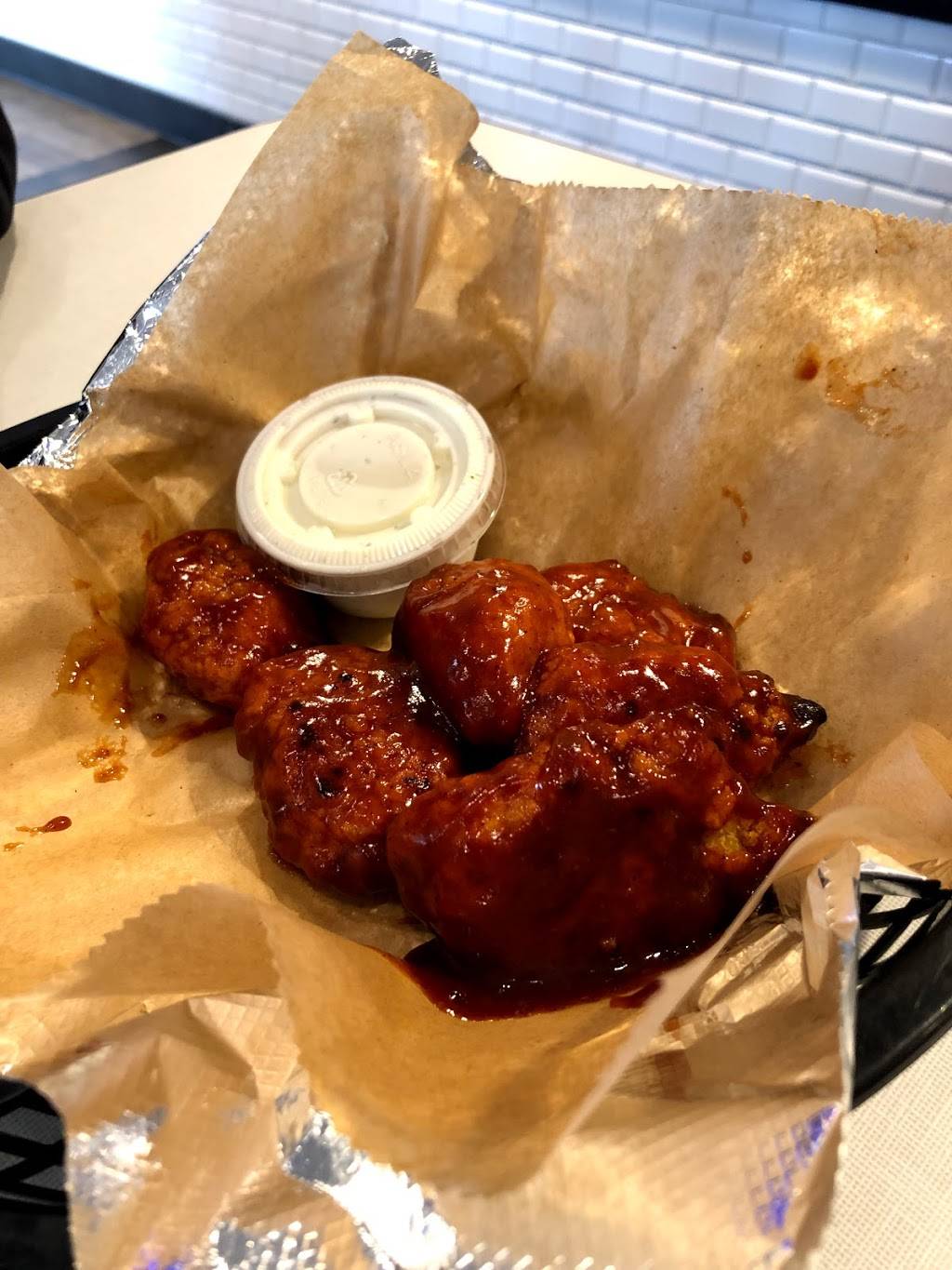 Round Table Pizza | meal delivery | 1691 E Noble Ave, Visalia, CA 93292, USA | 5596258753 OR +1 559-625-8753