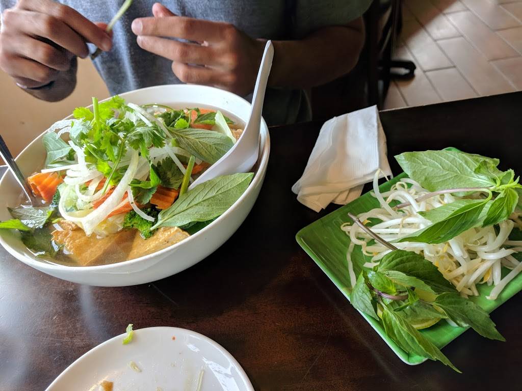 The Noodle Palace | restaurant | 3678 The Barnyard Ste E-31, Carmel-By-The-Sea, CA 93923, USA | 8316227777 OR +1 831-622-7777