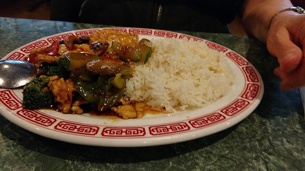 Peking Wok | restaurant | 9344, 145 W Plaza Dr suite j, West End, NC 27376, USA | 9106736237 OR +1 910-673-6237