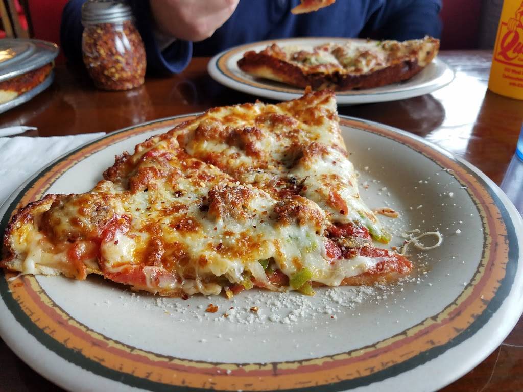 Quatros Deep Pan Pizza | restaurant | 218 W Freeman St, Carbondale, IL 62901, USA | 6185495326 OR +1 618-549-5326