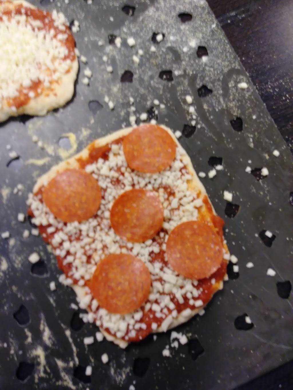 Foxs Pizza Den Moon Twp. | restaurant | 998 Brodhead Rd, Coraopolis, PA 15108, USA | 7244573697 OR +1 724-457-3697