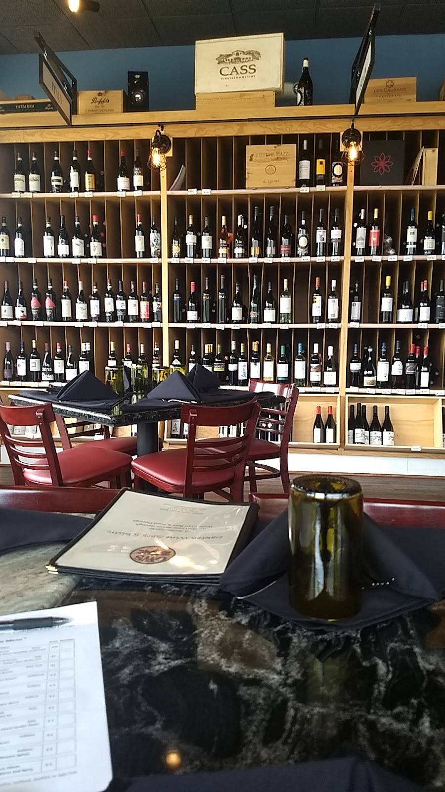 Oakton Wine Shop & Bistro LLC | restaurant | 2952 Chain Bridge Rd, Oakton, VA 22124, USA | 7032555425 OR +1 703-255-5425