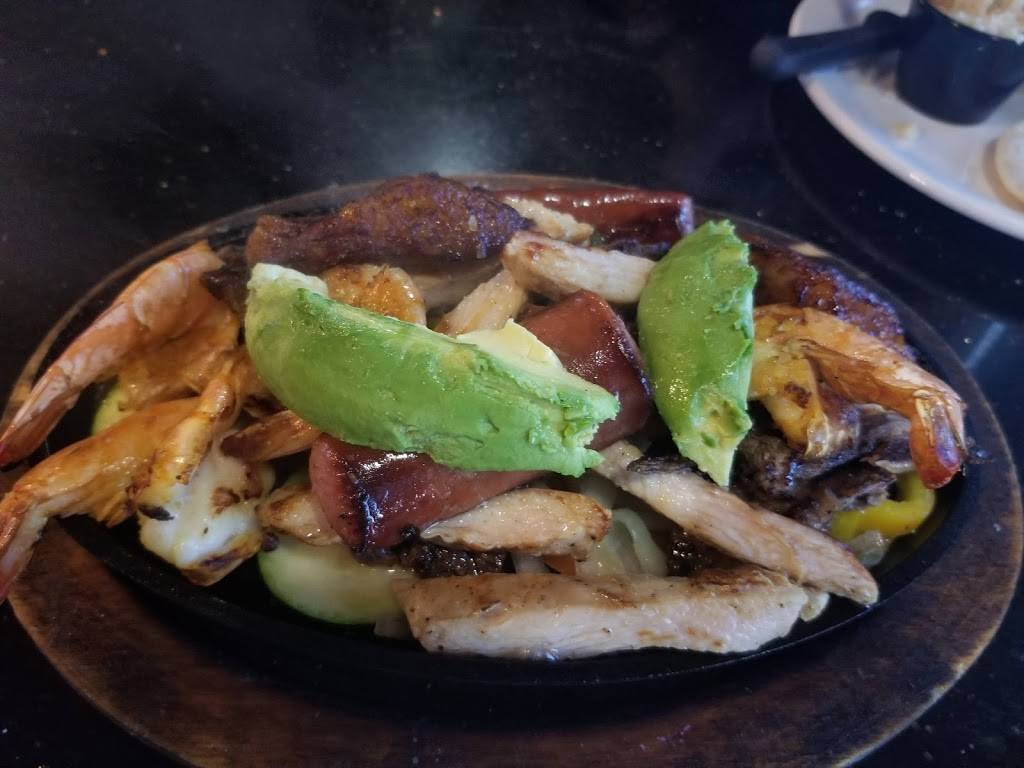 Los Pipiles Restaurant | restaurant | 12033 Veterans Memorial Dr #103, Houston, TX 77067, USA | 2815832720 OR +1 281-583-2720