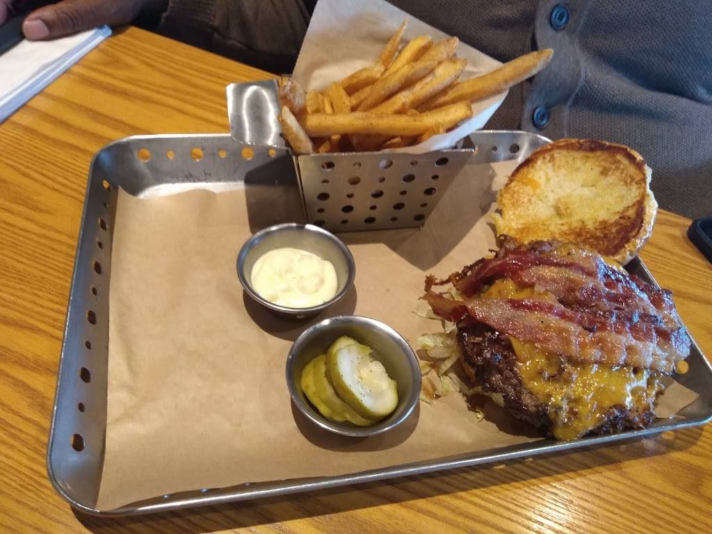 Chilis Grill & Bar | restaurant | 1536 Military Rd, Niagara Falls, NY 14304, USA | 7162977326 OR +1 716-297-7326