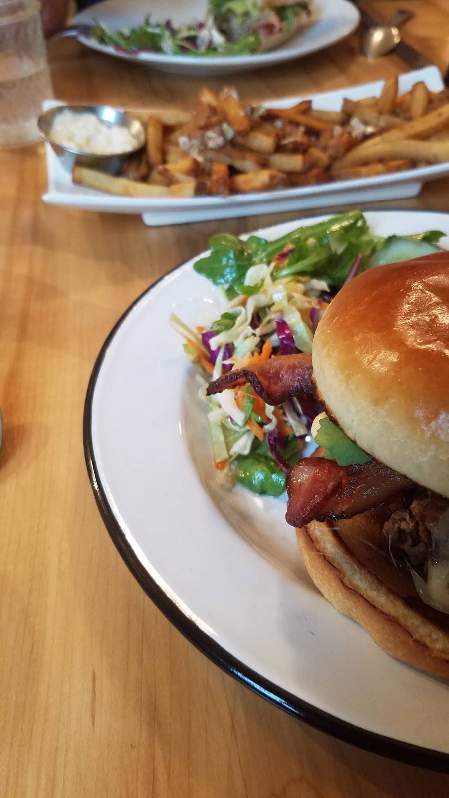 JJ Hapgood General Store & Eatery | restaurant | 305 Main St, Peru, VT 05152, USA | 8028244800 OR +1 802-824-4800