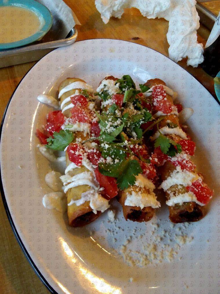 Hightide Burrito & Bar | restaurant | 4591 Lakeside Dr, Jacksonville, FL 32210, USA | 9044908427 OR +1 904-490-8427