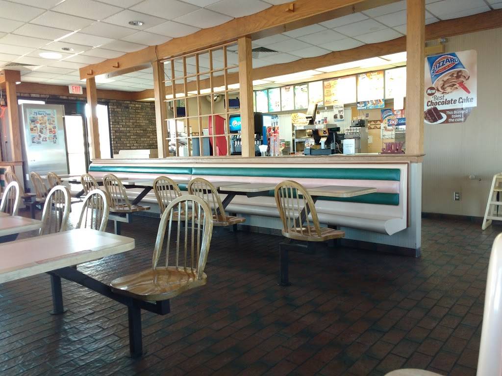 Dairy Queen Store | restaurant | 822 US-24, Gilman, IL 60938, USA | 8152654115 OR +1 815-265-4115