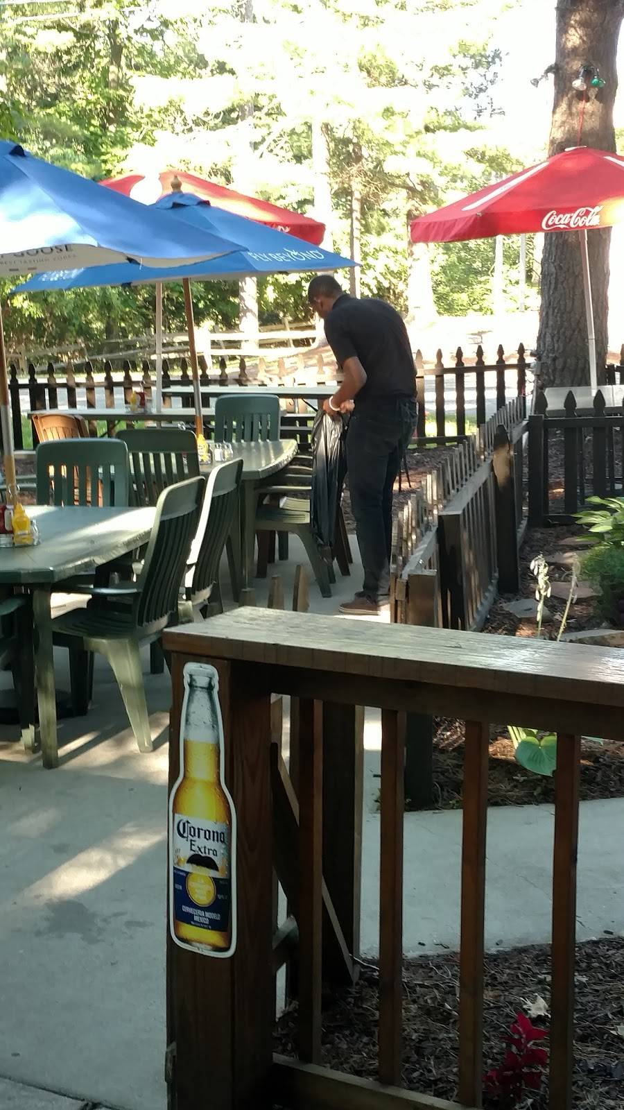 The Port Restaurant and Lounge | restaurant | 413 S Burritt Ave, Lake Delton, WI 53940, USA | 6082530150 OR +1 608-253-0150