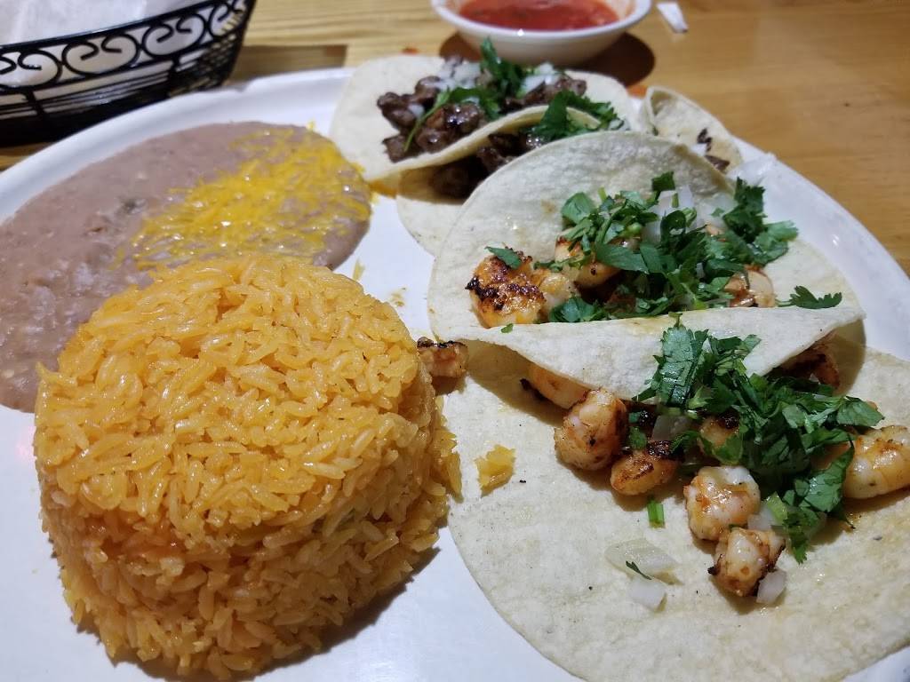 Tres Pesos Bar & Grill | restaurant | 2110, 100 W Woodlawn Rd, Charlotte, NC 28217, USA | 7045250710 OR +1 704-525-0710