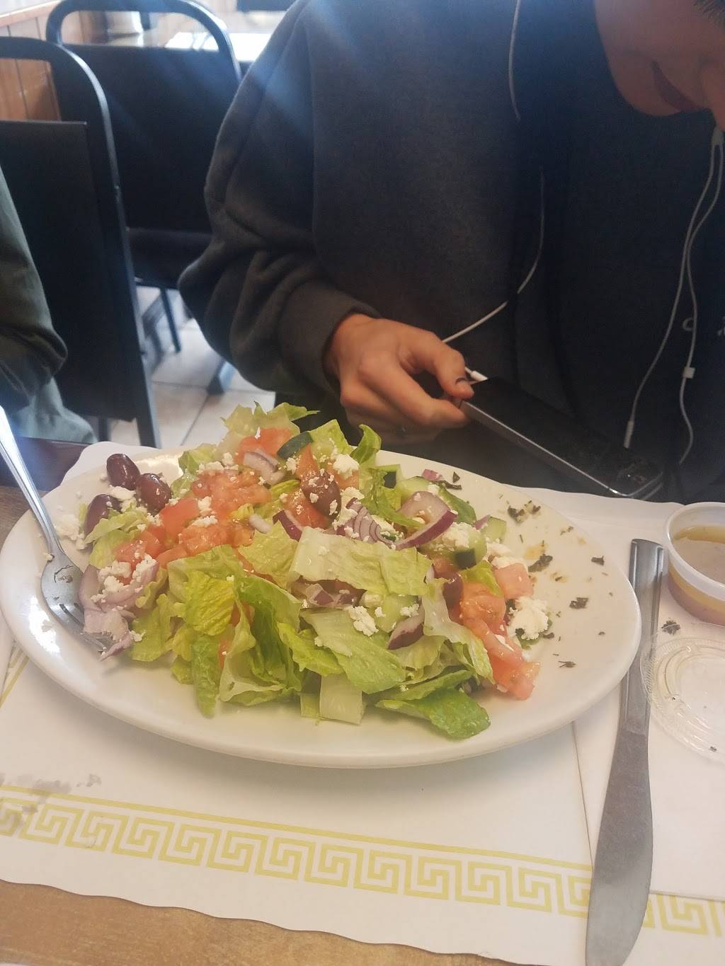 The Gavel Grill | restaurant | 9 Hyatt St, Staten Island, NY 10301, USA | 7188769596 OR +1 718-876-9596