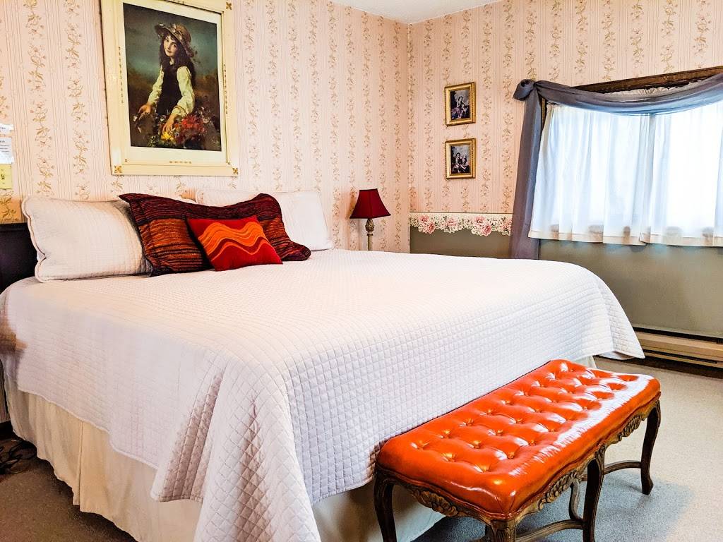 The Historic Rapids Lodge and Restaurant | restaurant | 210 Rapids Ln, Grand Lake, CO 80447, USA | 9706273707 OR +1 970-627-3707