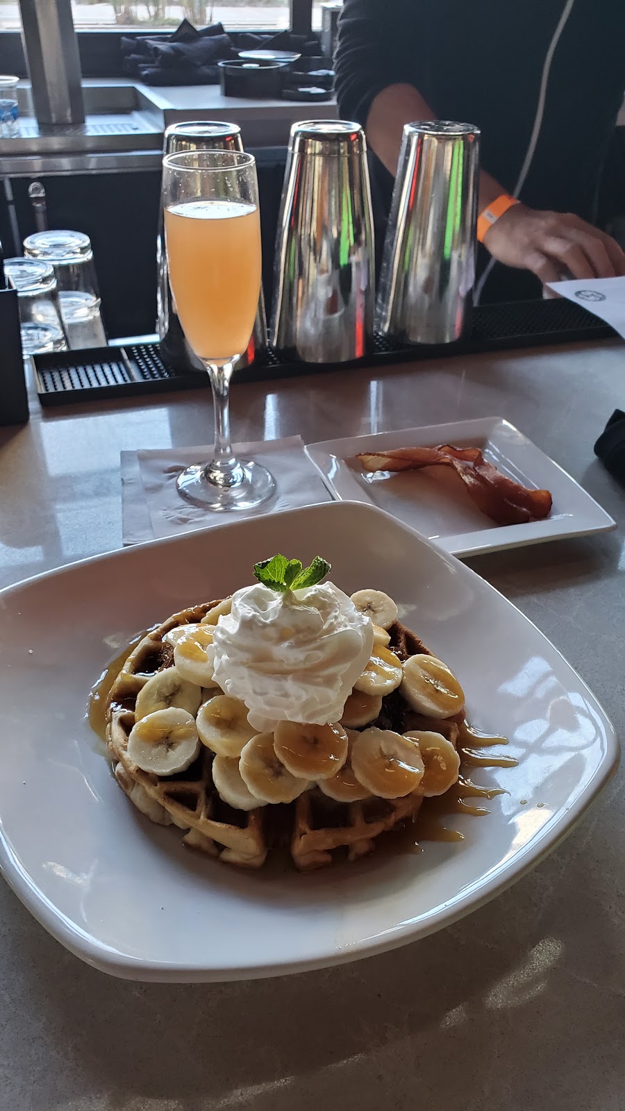 Sports & Social St. Louis | restaurant | 651 Clark Ave, St. Louis, MO 63102, USA | 3144925064 OR +1 314-492-5064