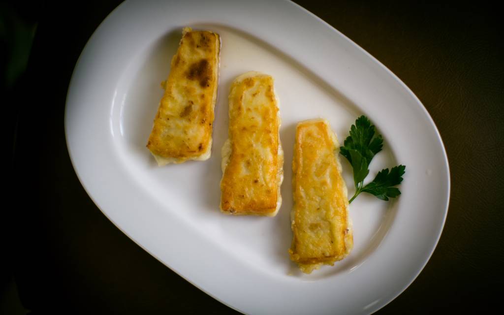 Estia Taverna | restaurant | 222 N Radnor Chester Rd, Wayne, PA 19087, USA | 4845817124 OR +1 484-581-7124