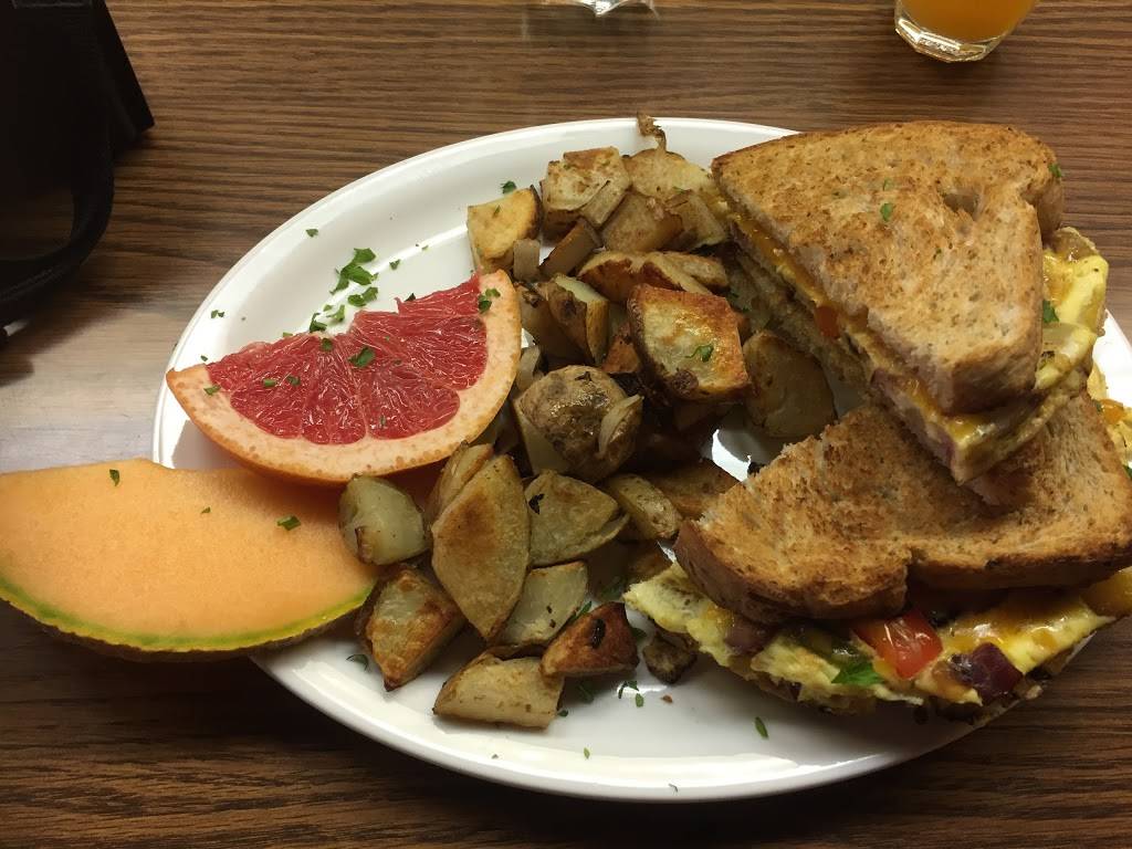 The Regal Diner | restaurant | 5924 Main St, Niagara Falls, ON L2G 5Z8, Canada | 9053518655 OR +1 905-351-8655