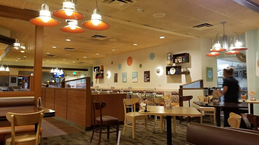 Village Inn | bakery | 3410 8th St SW, Altoona, IA 50009, USA | 5159679095 OR +1 515-967-9095