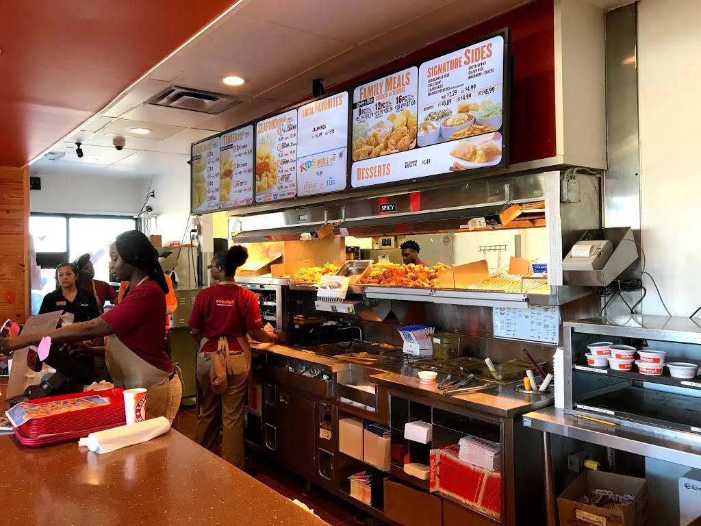 Popeyes Louisiana Kitchen | restaurant | 2201 E Hillsborough Ave, Tampa, FL 33610, USA | 8132391922 OR +1 813-239-1922
