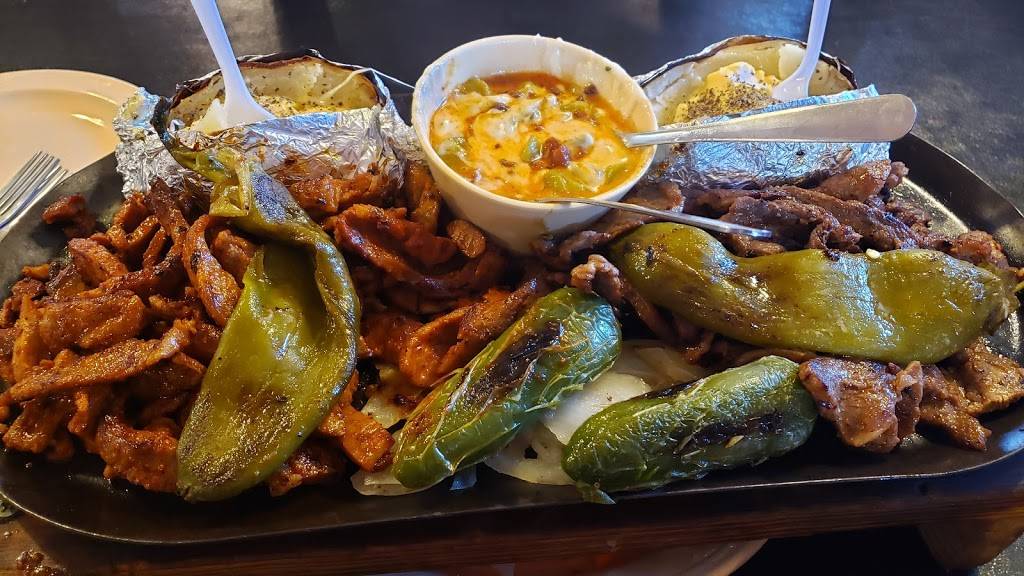 El Toro Bronco | restaurant | 7689 N Loop Dr, El Paso, TX 79915, USA | 9157750087 OR +1 915-775-0087