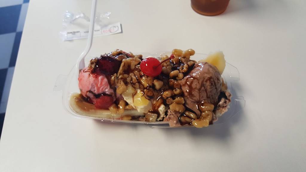 Frostee Freeze Drive-In | restaurant | 1617 N Broad St, Tazewell, TN 37879, USA | 4236263521 OR +1 423-626-3521