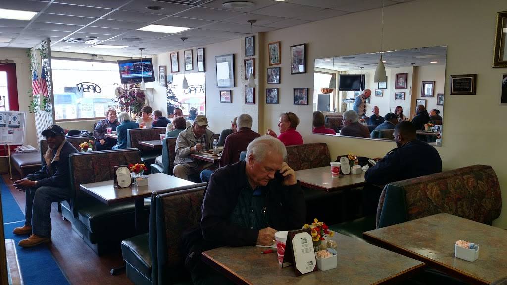 Pearlies Restaurant | restaurant | 2108 Jefferson Ave, Newport News, VA 23607, USA | 7573800650 OR +1 757-380-0650