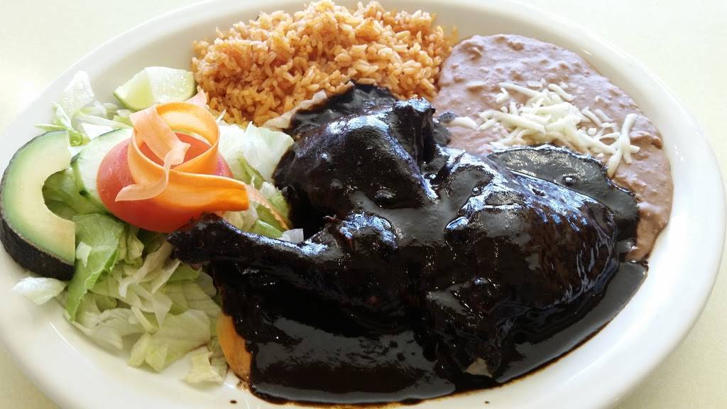 Huarache King | restaurant | 322 Broadway St, King City, CA 93930, USA | 8313855241 OR +1 831-385-5241