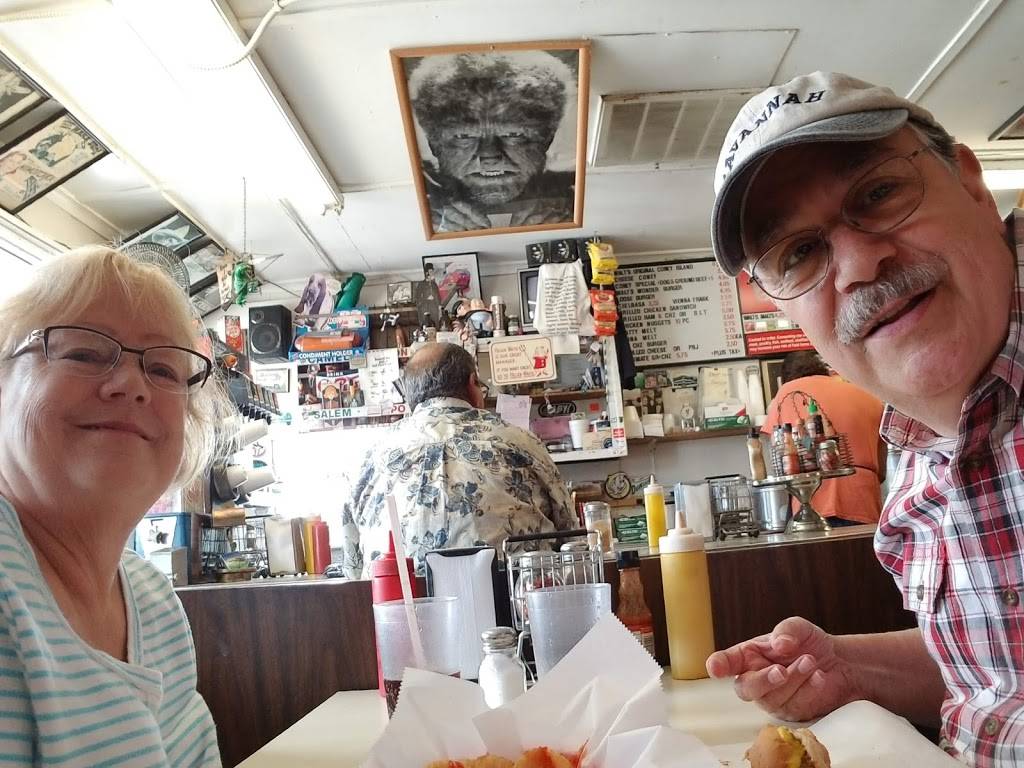 Walts Coney Island | restaurant | 3415 Highland Rd, Waterford Twp, MI 48328, USA | 2486829752 OR +1 248-682-9752