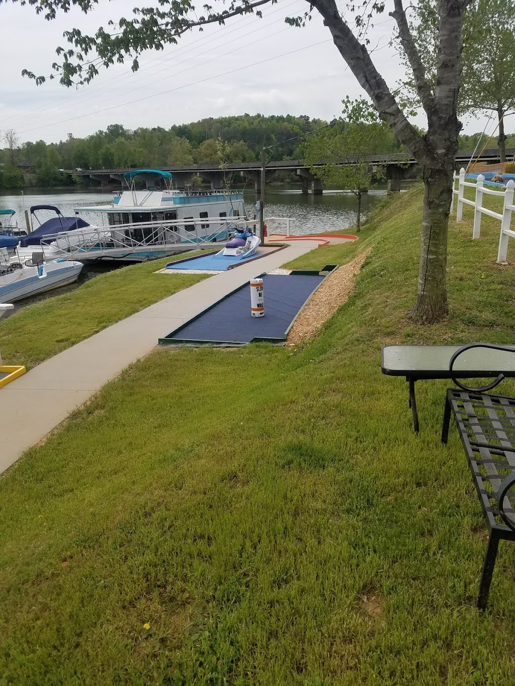 Lighthouse Pub | meal takeaway | 6706 Limbaugh Ln, Hickory, NC 28601, USA | 8288552916 OR +1 828-855-2916