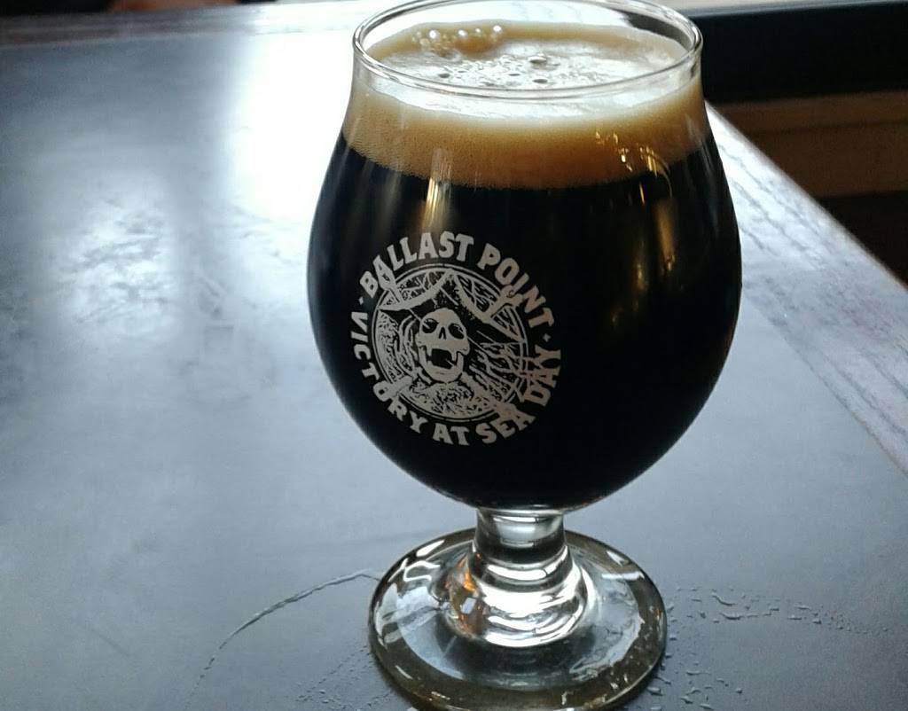 Burger Moes | restaurant | 242 7th St W, St Paul, MN 55102, USA | 6512223100 OR +1 651-222-3100