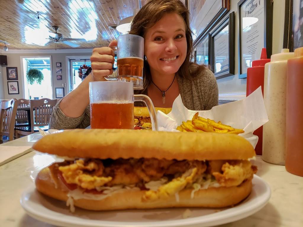 B Bs Po-Boy & Seafood | restaurant | 1300 Bienville Blvd, Ocean Springs, MS 39564, USA | 2288752702 OR +1 228-875-2702