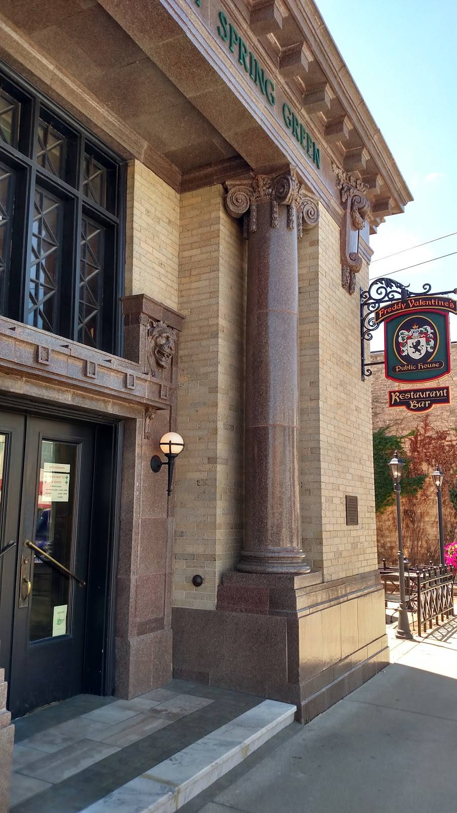 Freddy Valentines Public House | restaurant | 134 W Jefferson St, Spring Green, WI 53588, USA | 6085880220 OR +1 608-588-0220