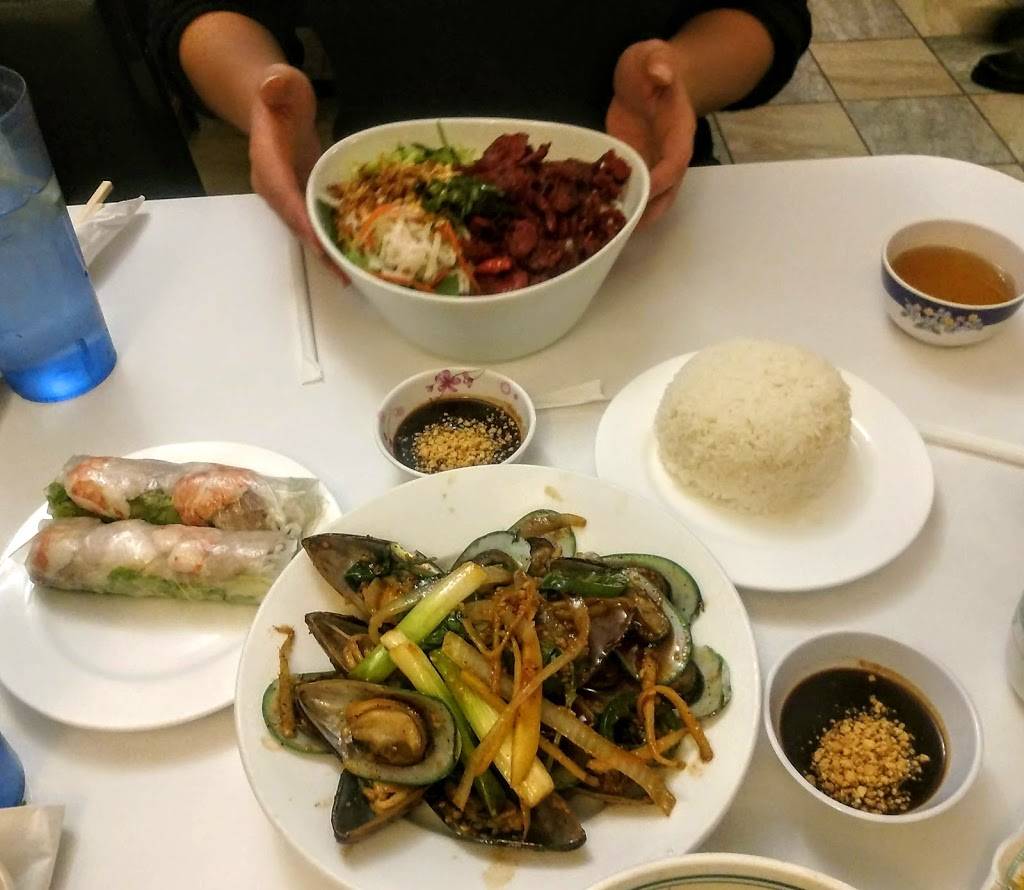 Kien Giang Restaurant | restaurant | 5825 Charlotte Pike, Nashville, TN 37209, USA | 6153531250 OR +1 615-353-1250