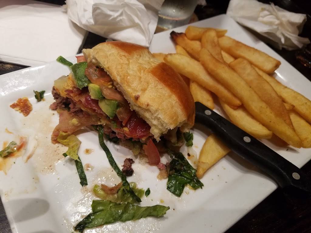 Red Robin Gourmet Burgers and Brews | restaurant | 6230 SW 6th Ave, Topeka, KS 66615, USA | 7852715400 OR +1 785-271-5400