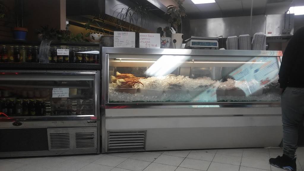 Old Lucas Seafood | restaurant | 5404 Marlboro Pike, Coral Hills, MD 20743, USA | 3015164888 OR +1 301-516-4888