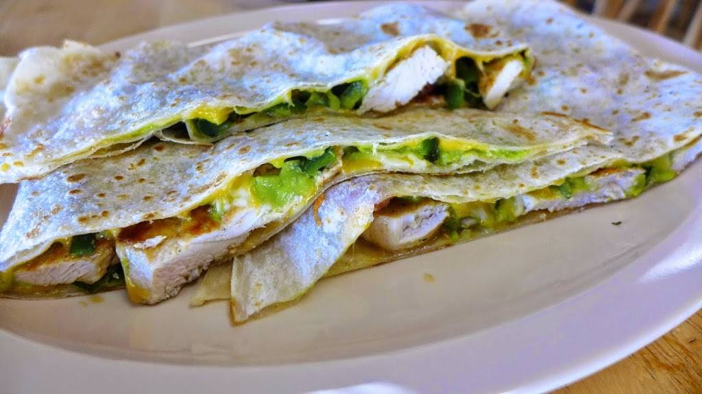 Colimas Mexican Food | restaurant | 1850 Hacienda Dr, Vista, CA 92081, USA | 7609456585 OR +1 760-945-6585