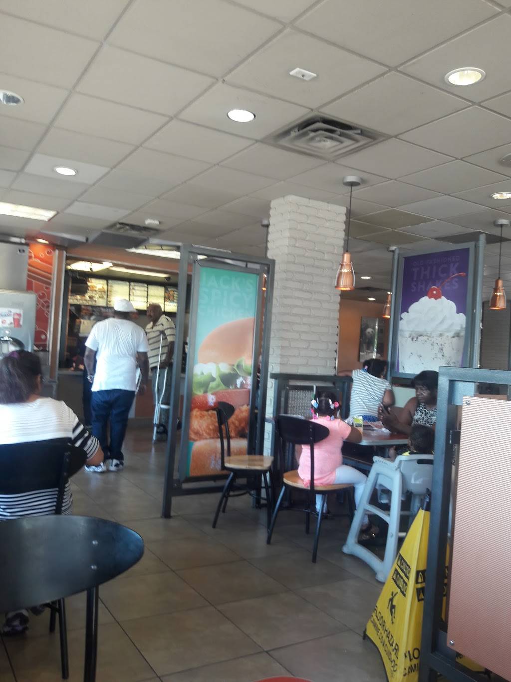 Jack in the Box | restaurant | 495 N D St, San Bernardino, CA 92401, USA | 9098894984 OR +1 909-889-4984