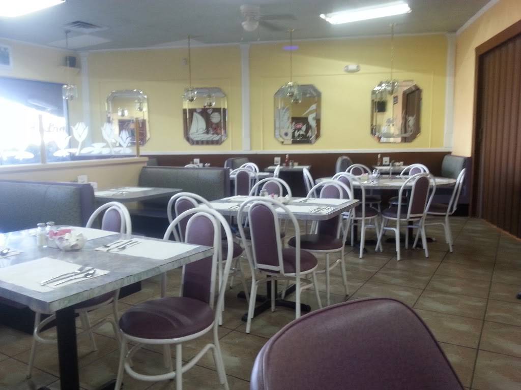 The Corner Family Restaurant | restaurant | 3525 Universal Plaza, New Port Richey, FL 34652, USA | 7278471400 OR +1 727-847-1400