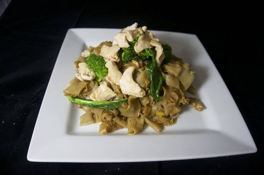 Thai Tuk Tuk | restaurant | 725 W 6th St, Corona, CA 92882, USA | 9517352568 OR +1 951-735-2568